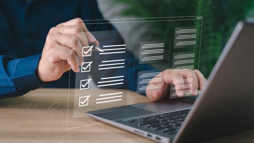 Person creates a digital checklist on a laptop to plan the carrying distance during a move.