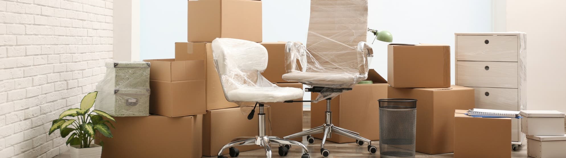 Packed office chairs and structured moving boxes for professional moving logistics and corporate relocations with DACHSER & KOLB.
