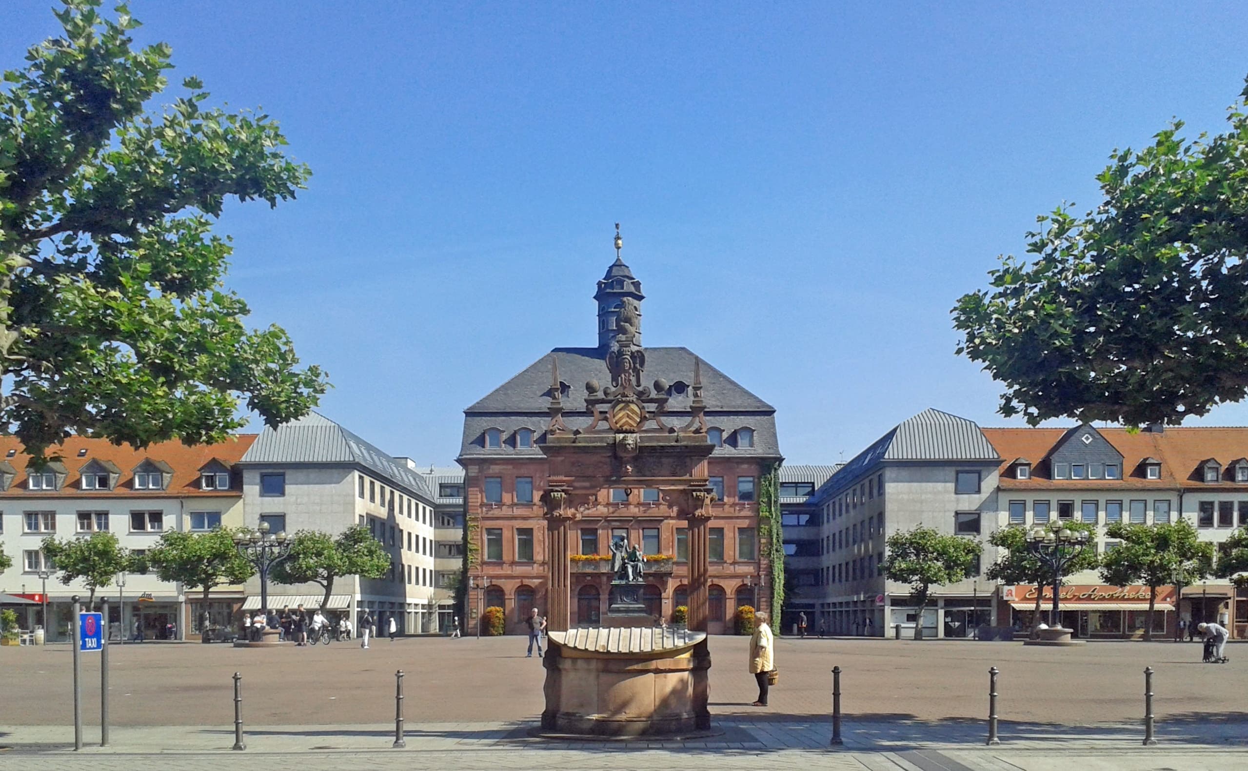 Umzugsunternehmen Hanau: Neustädter Rathaus am Marktplatz