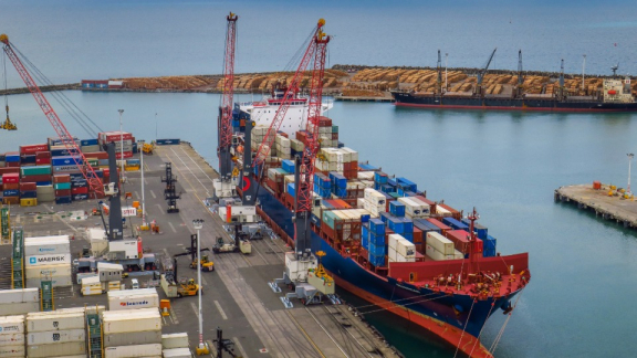 Large container ship at the Port of Napier terminal unloading ocean freight for inland transport in New Zealand with DACHSER & KOLB.