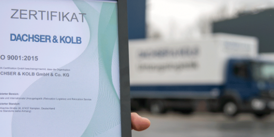 ISO-Zertifikat von DACHSER & KOLB als sichtbares Zeichen des Qualitätsversprechens.