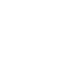 Offene Hände mit Zahnrad und Häkchen – Symbol für zuverlässigen Komplettservice aus einer Hand